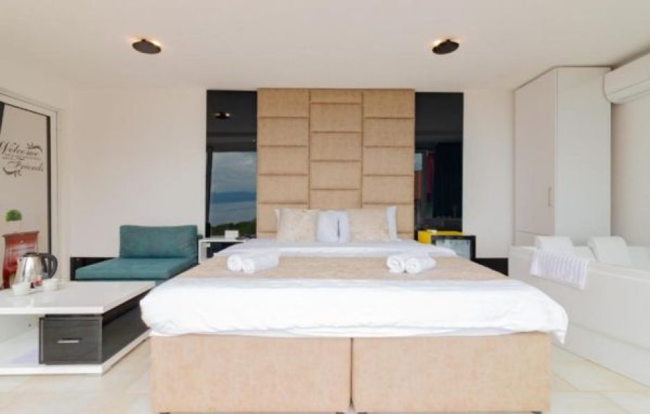 Deluxe Apartment