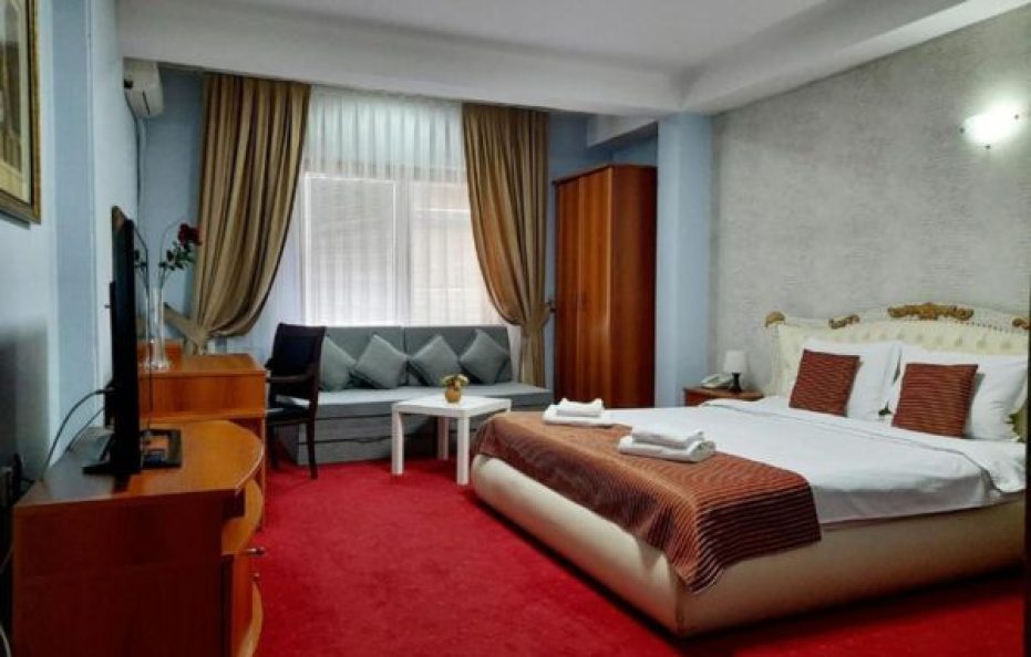 Hotel Aristocrat and Fish Restaurant