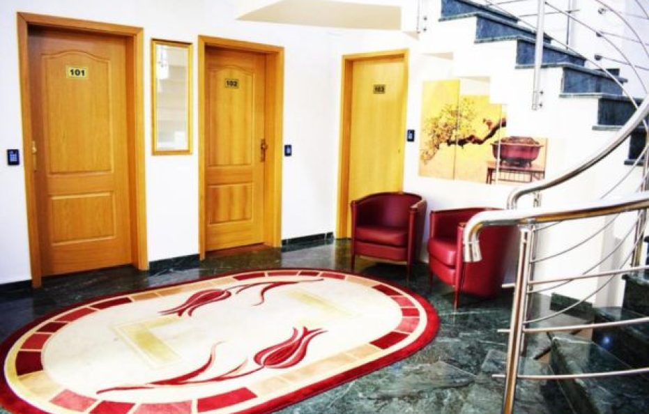 Hotel Aristocrat and Fish Restaurant