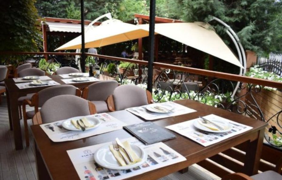 Hotel Aristocrat and Fish Restaurant