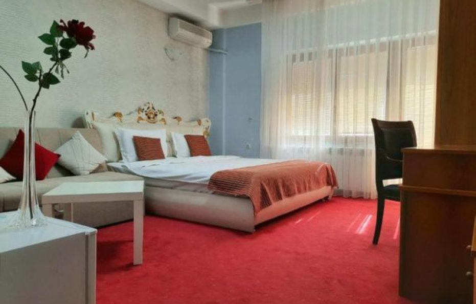 Hotel Aristocrat and Fish Restaurant