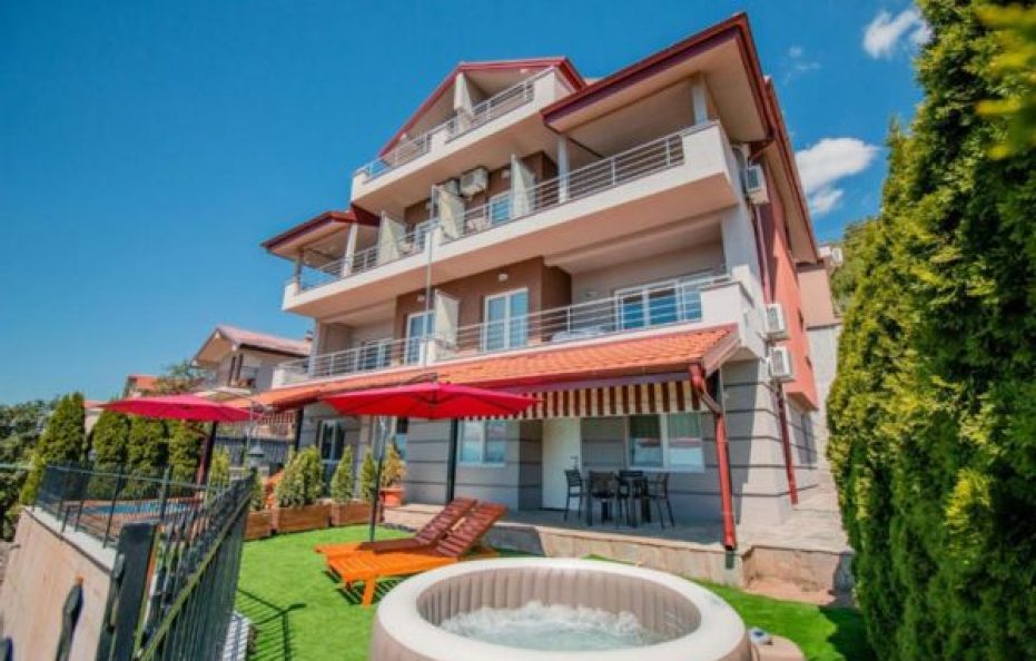 Deluxe Apartment