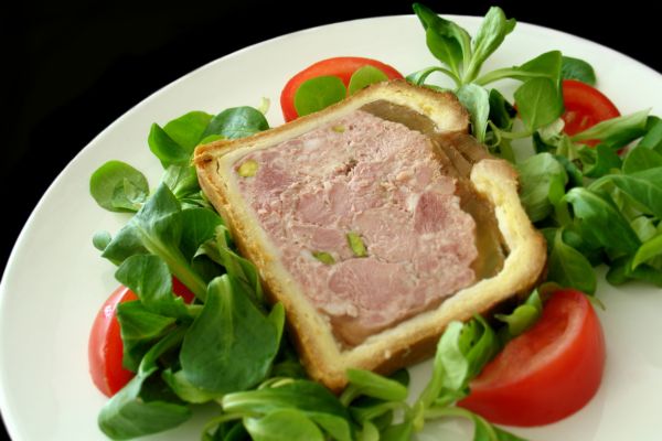 Pâté en Croûte : Meat or vegetable pâté baked in a pastry crust; can include pork, veal, poultry, foie gras, or a mix of meats and/or vegetables