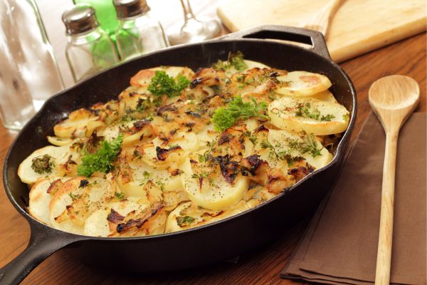 Gratin Dauphinois / Lyonnaise Potatoes : Creamy potato gratin or potatoes cooked with onions, butter, and herbs