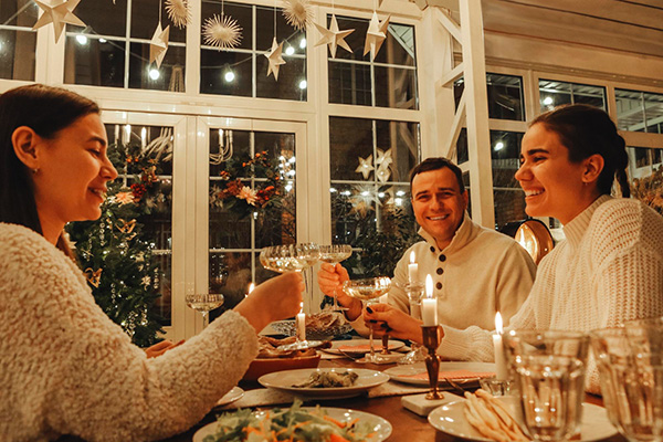 Уживајте во вкусовите на Банско: од традиционални меани со локални специјалитети, до модерни гурмански ресторани со врвно вино и топла атмосфера за зимските вечери.