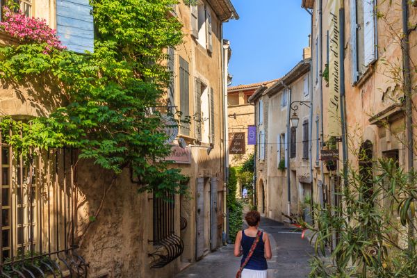 Lourmarin: Highly regarded, stylish, and artistic village in the Luberon, known for its Renaissance château, art galleries, lively cafés, and elegant streets