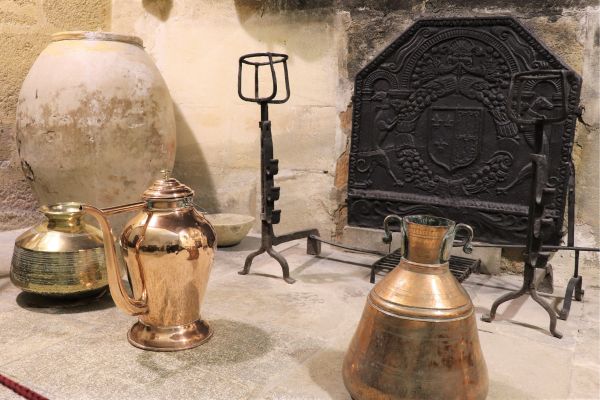 Lourmarin: Highly regarded, stylish, and artistic village in the Luberon, known for its Renaissance château, art galleries, lively cafés, and elegant streets