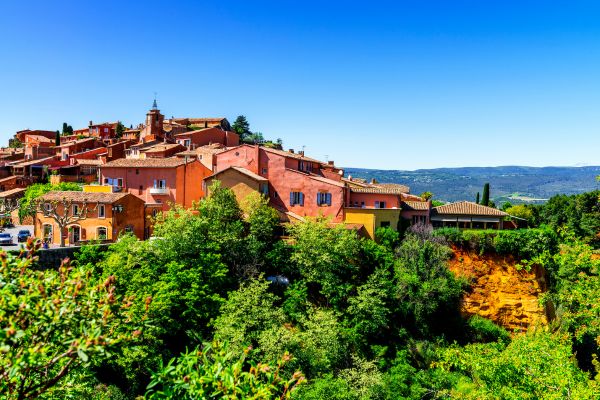 Roussillon: Nestled in one of the world’s largest ochre deposits, its hills showcase up to 17 shades—from pale yellow to deep rust. Surreal streets and cliffs - a living canvas of Provençal beauty