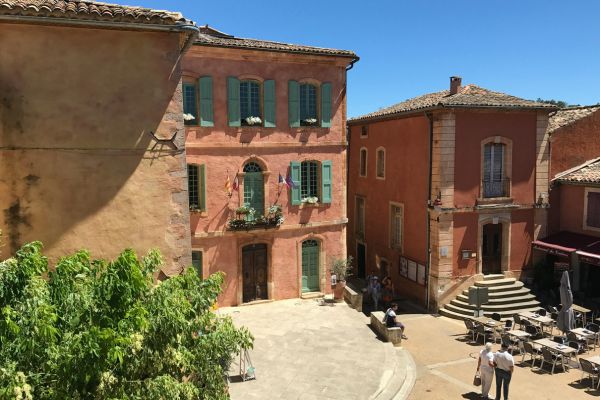 Roussillon: Nestled in one of the world’s largest ochre deposits, its hills showcase up to 17 shades—from pale yellow to deep rust. Surreal streets and cliffs -  a living canvas of Provençal beauty