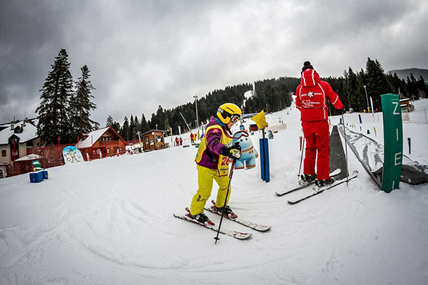 Ски училишта и детски зони за први чекори на снег.